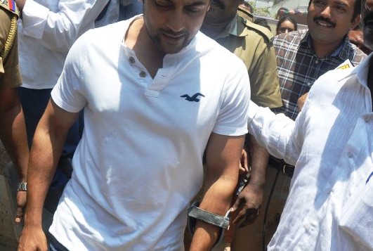 Suriya takes the help of crutch